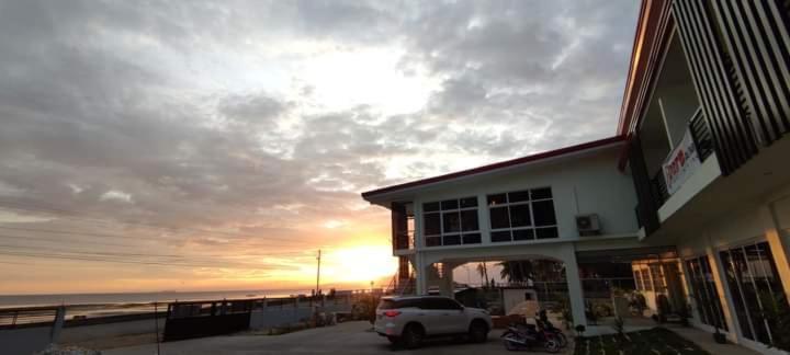 Elnora Delmar Travellers Inn Siquijor Bagian luar foto